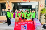 冬日暖阳照小巷 巾帼志愿送温暖