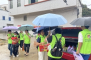风雨无阻献真情，绿舟志愿者温暖传递