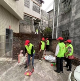 高州市巾帼志愿者协会平山镇巾帼志愿队开展创卫志愿服务活动