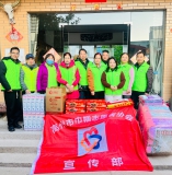 冬日暖阳照小巷 巾帼志愿送温暖