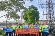 守护碧水清流，巾帼志愿在行动！高州市巾帼志愿者开展鉴江河堤清洁活动