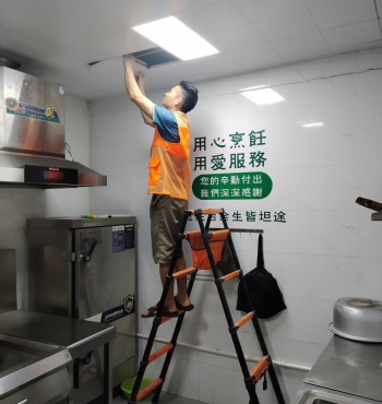 志愿红暖高凉：朝阳艺术总队的“流动爱心驿站”公益行