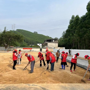 关爱未来之星 共建美丽球场