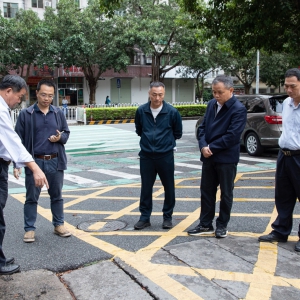 市城管执法局领导带队督导检查市中心城区社区秩序治理推进情况