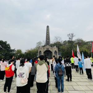 清明祭英烈  丰碑永铸承遗志 红色基因代代传