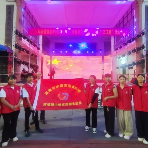 南塘镇巾帼志愿者护航彭村奖教奖学晚会 暖心服务与心意共添彩
