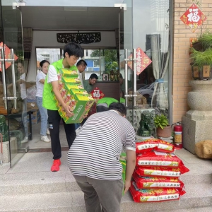 双节慰问暖乡野，巾帼志愿递温情