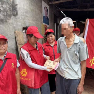 情暖中秋！东岸巾帼志愿队慰问特殊家庭，用行动传递温暖与希望