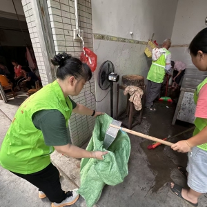 巾帼聚力灭蚊媒 守护创卫健康线