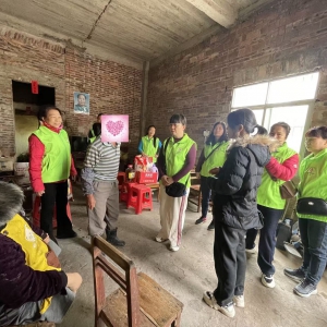 情暖重阳，爱满谢村——高州市巾帼志愿者协会绿舟总队开展敬老慰问活动