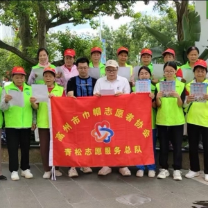 高温清整除隐患 志愿护航保平安｜南湖塘社区联合青松志愿服务总队开展爱国卫生行动